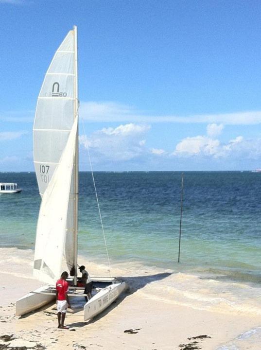 Kenya Bay Beach Hotel Bamburi Exterior foto