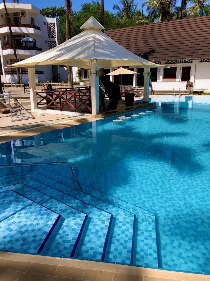 Kenya Bay Beach Hotel Bamburi Exterior foto