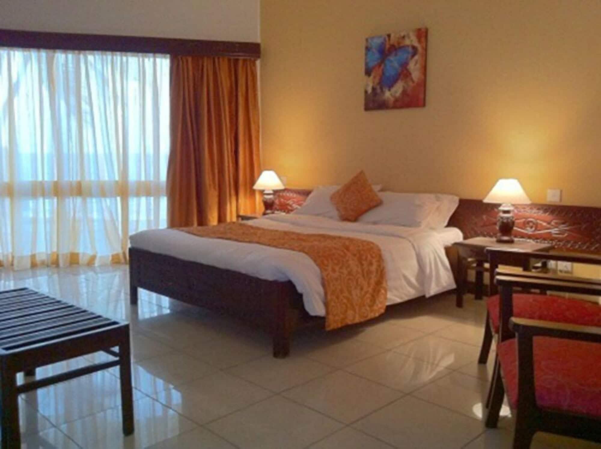 Kenya Bay Beach Hotel Bamburi Exterior foto