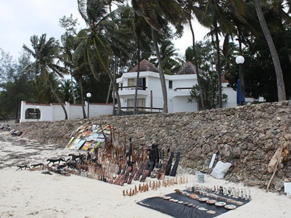 Kenya Bay Beach Hotel Bamburi Exterior foto