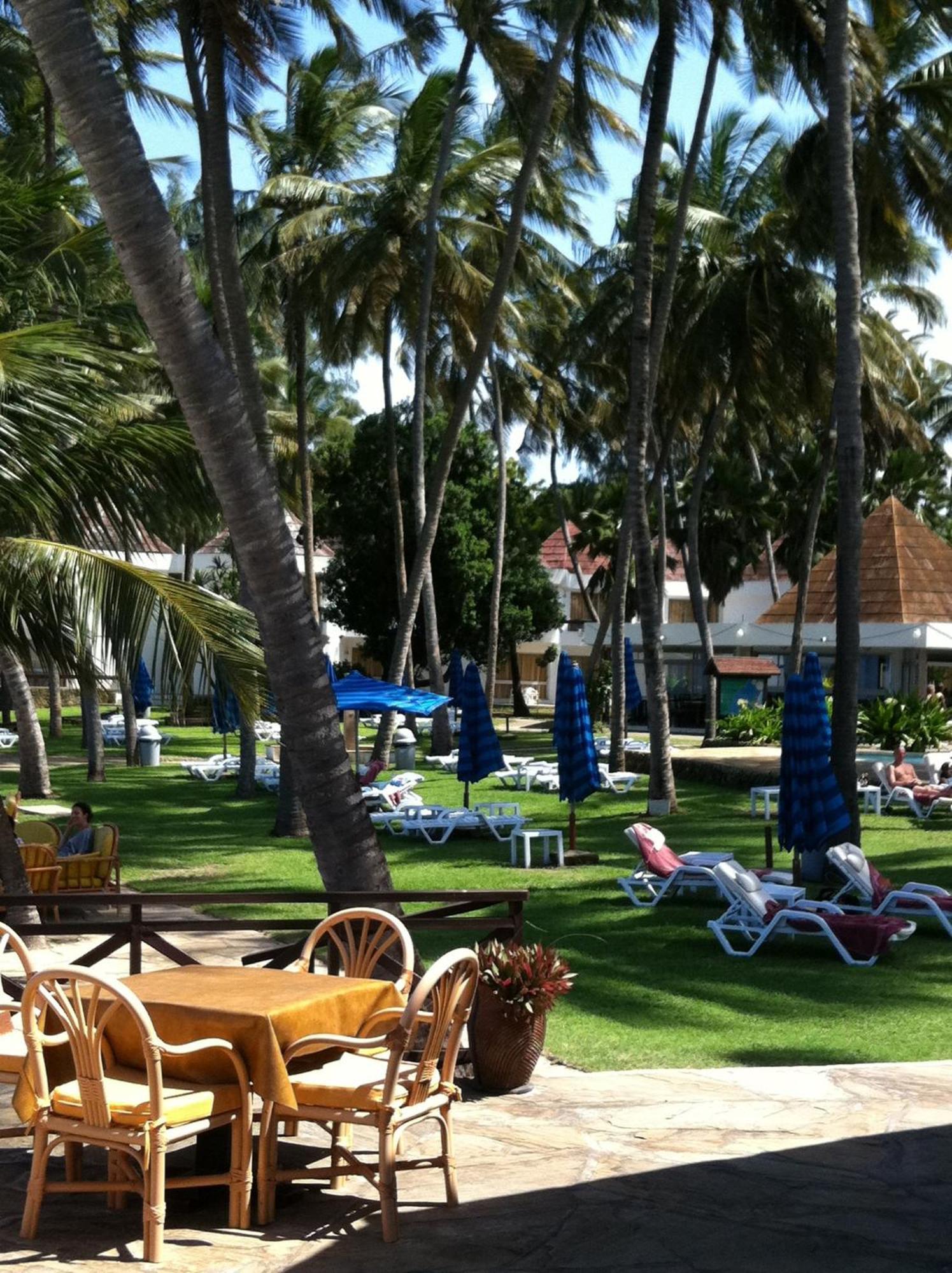 Kenya Bay Beach Hotel Bamburi Exterior foto