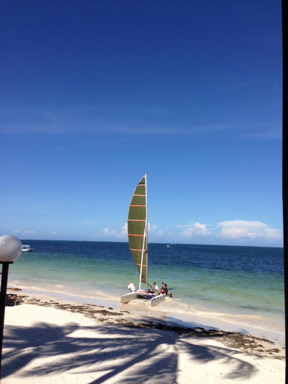 Kenya Bay Beach Hotel Bamburi Exterior foto
